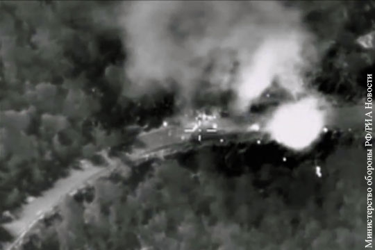 Авиация России уничтожила в Сирии колонну бензовозов с сырой нефтью