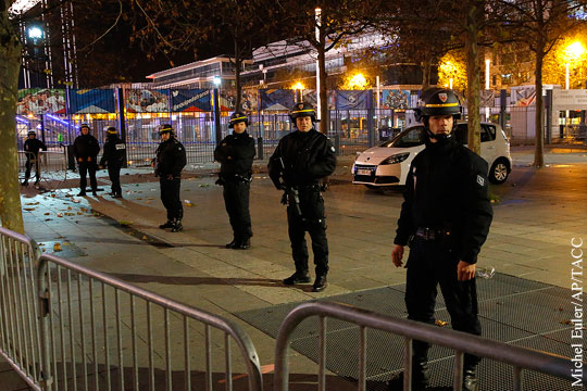 В полиции заявили о сотне погибших в концертном зале в Париже
