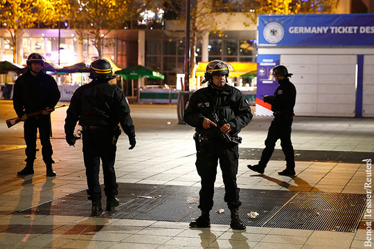 СМИ: Восьмой террорист подорвался в Париже