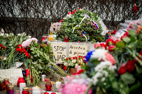 Москвичи почтили память погибших в терактах в Париже