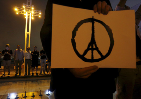 Установлена личность троих атаковавших Париж террористов