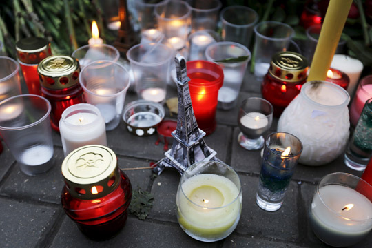 Число жертв терактов в Париже выросло до 129 человек