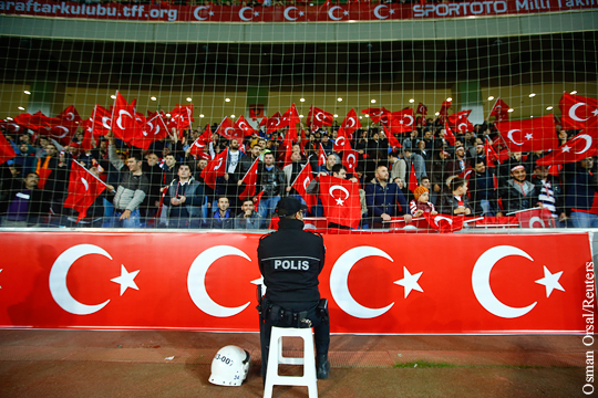 В ФИФА решили рассмотреть нарушение турецкими болельщиками минуты молчания