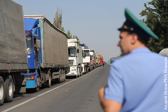 Яценюк предложил составить список товаров, допустимых для поставок в Крым