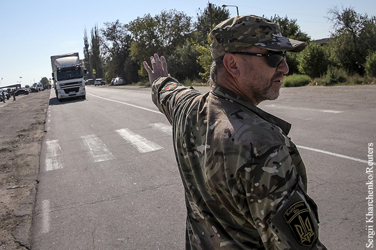 Кабмин Украины запретил перемещение грузовых потоков в Крым