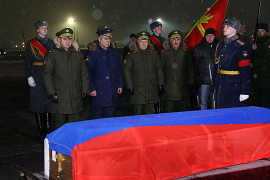 Самолет с телом пилота Су-24 прибыл в Россию