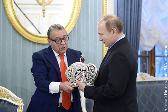 Хазанов рассказал о подаренной Путину короне