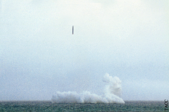 С подлодки в Баренцевом море успешно запущена ракета «Синева»