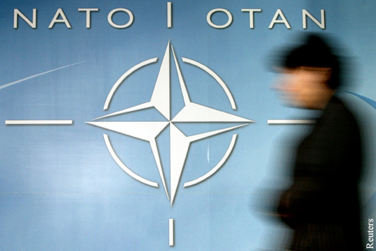 Источник: Россия уведомила НАТО о сокращении штата дипмиссии