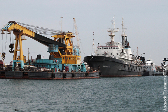 Турецкое судно пыталось помешать транспортировке российских буровых установок в Черном море
