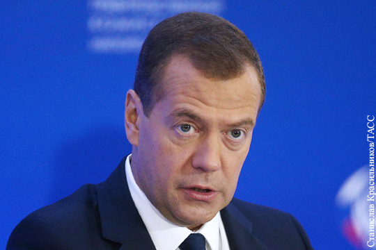 Медведев поручил начать процедуру взыскания долга с Украины