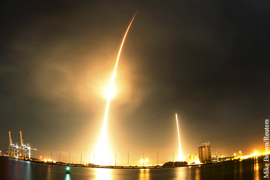 Ракета-носитель Falcon 9 с коммерческими спутниками связи запущена в США