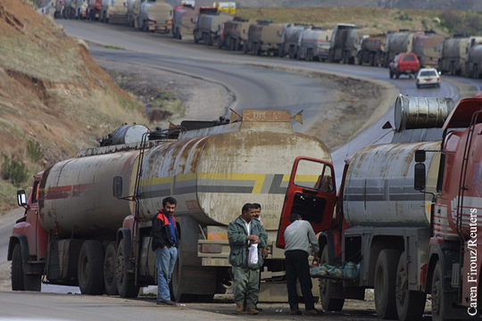 Разведка засекла на турецко-иракской границе 12 тыс. бензовозов и фур