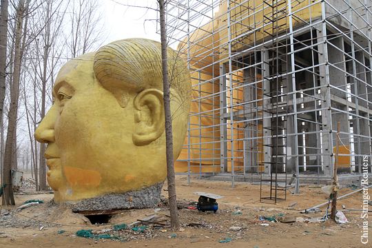 Гигантскую статую Мао Цзэдуна снесли в Китае через три дня после установки