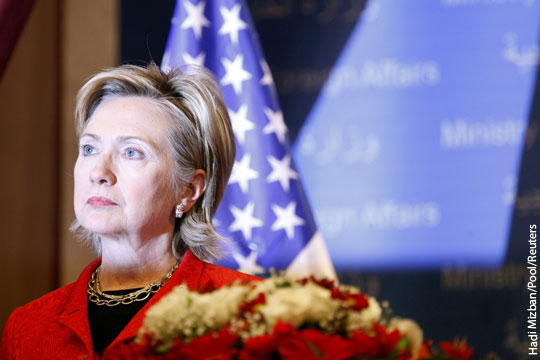 В переписке Клинтон обсуждались угрожавшие доллару золотые запасы Каддафи