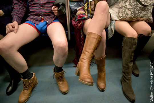 Полиция начала поиск участников акции «В метро без штанов» в Москве