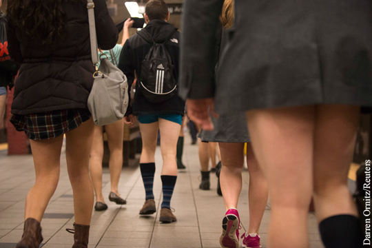 Спустившихся в метро без штанов могут наказать за хулиганство