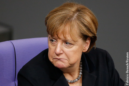 Рейтинг Меркель снизился до рекордной отметки