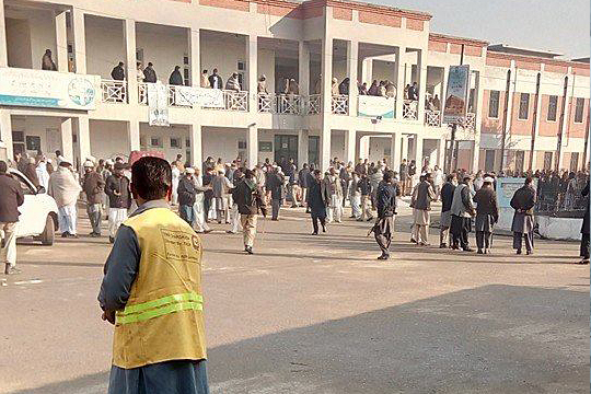 Жертвами нападения боевиков на университет в Пакистане стали 15 человек