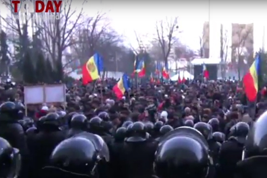 Молдавская полиция применила против митингующих слезоточивый газ