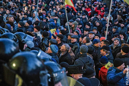 Молдавское «правительство воров» отвергло требования протестующих