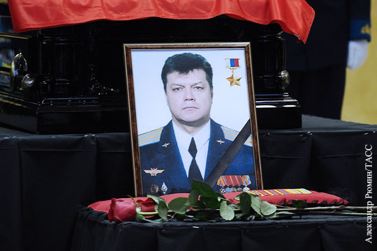 Сирийские ополченцы в боях стали носить майки с портретом погибшего русского пилота