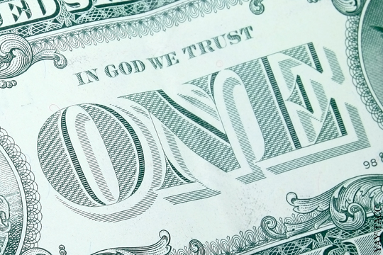 С долларовых купюр потребовали убрать упоминание о Боге