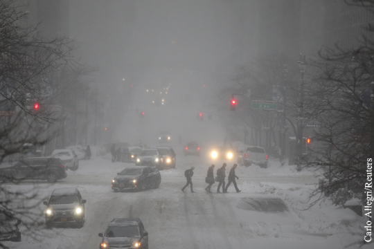 Число жертв снежного циклона на востоке США превысило 40 человек