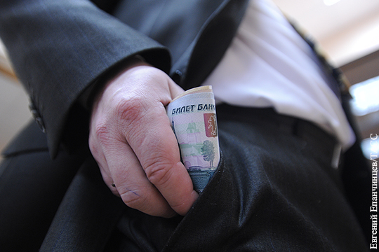 В России коррупции стало меньше реально, на Украине – виртуально