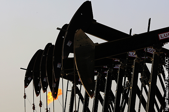 Нефть подешевела после сильного роста в среду