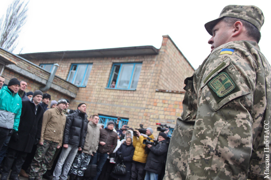 Порошенко предложил изменить правила военного призыва на Украине
