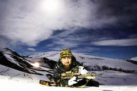 Кадыров опубликовал свое фото со снайперской винтовкой