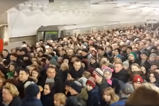 Поезда проезжают станцию московского метро «Тульская» без остановки