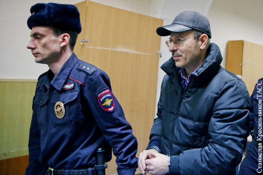 Суд арестовал экс-главу охраны Домодедово, несмотря на протест прокуратуры
