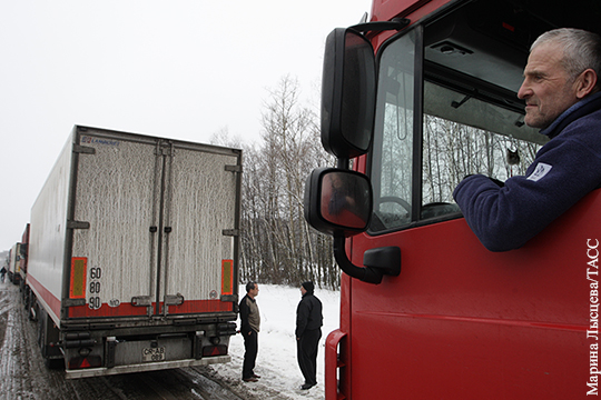 Проезд российских грузовиков заблокировали во Львовской области