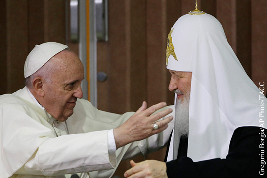 Медведев назвал встречу патриарха Кирилла и папы Римского ярким примером объединения