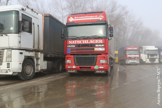 Россия задержала почти 200 украинских грузовиков