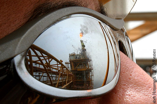 Россия и ОПЕК договорились заморозить уровень добычи нефти