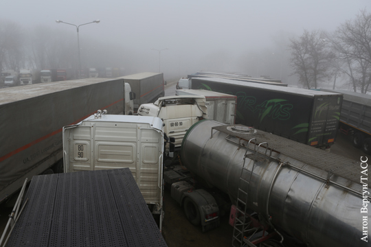Россия полностью остановила транзит украинских грузовых транспортных средств