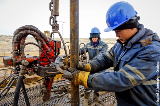 ОПЕК и Россия договорились следить за добычей нефти