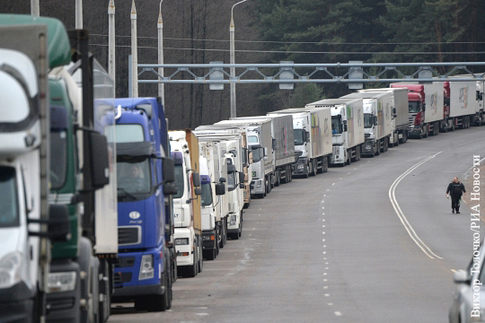 Украина закрыла российским грузовикам пропуск через белорусскую границу