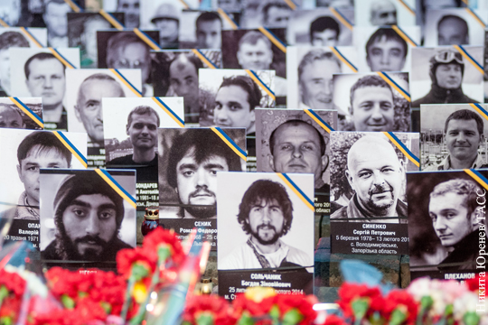 На открытии памятника активистам Майдана в Одессе произошли столкновения