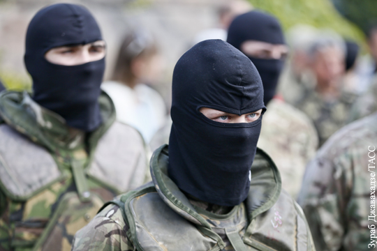 Бойцы «Азова» заблокировали здание телеканала «Интер»