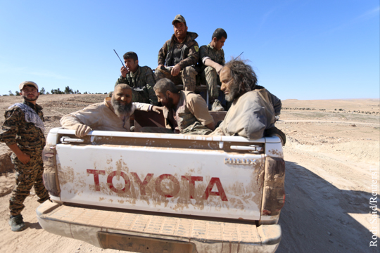 Боевики ИГ впервые добровольно сложили оружие в Афганистане