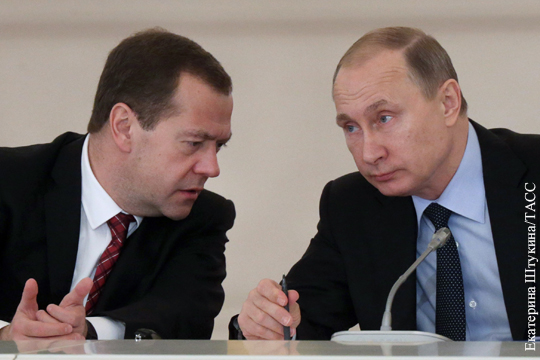 Песков объяснил одновременное отсутствие в России Путина и Медведева
