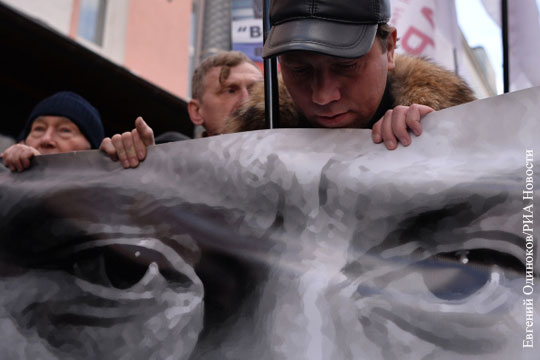 На марше памяти Немцова в Москве раздались выкрики «Слава Украине!»