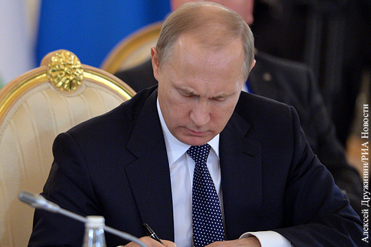 Путин подписал закон о повышении акцизов на бензин и дизтопливо