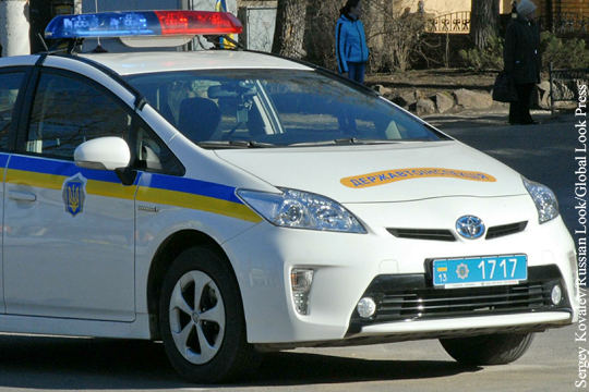 Украинская полиция предложила сопровождать российские грузовики за плату