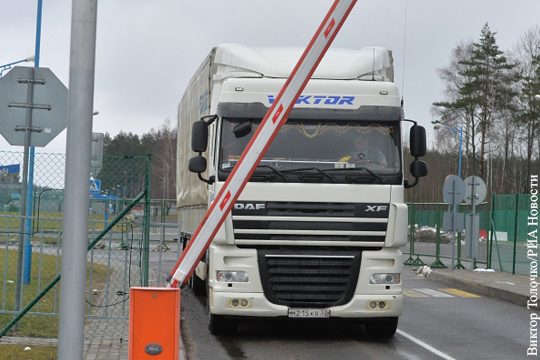 Польша начала пропускать российские фуры через границу с Белоруссией