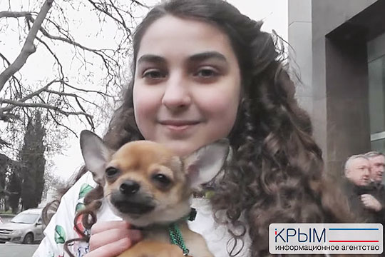 Путин подарил щенка девочке-беженке с Украины